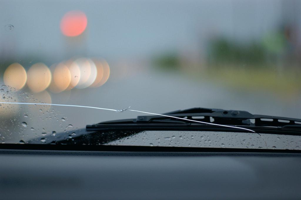 Фото трещина на стекле авто