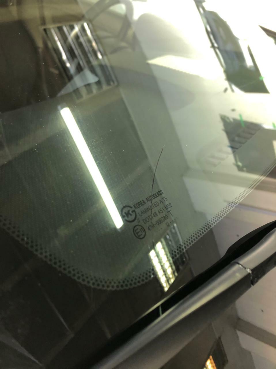 Фото трещина на лобовом стекле