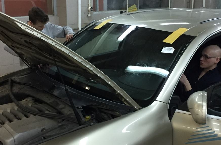 фото замена лобового стекла в ростове на дону